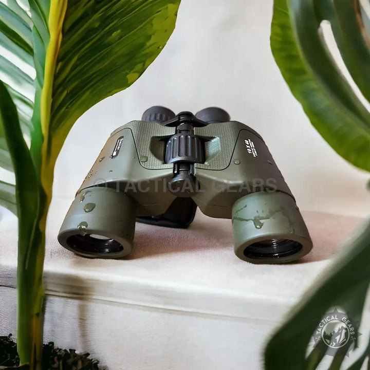 Green waterproof military-style binoculars with water droplets, 10x40 imported 1km binocular
