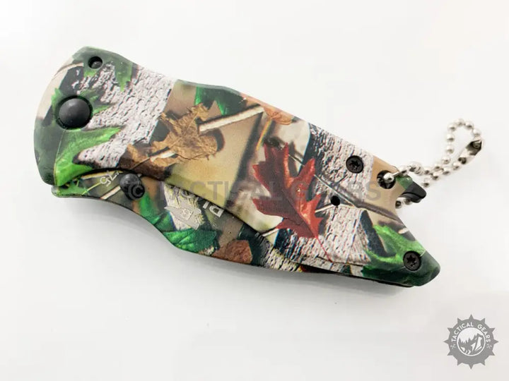Camo-patterned folding pocket knife with 00cm blade and keychain attachment for Buck X75