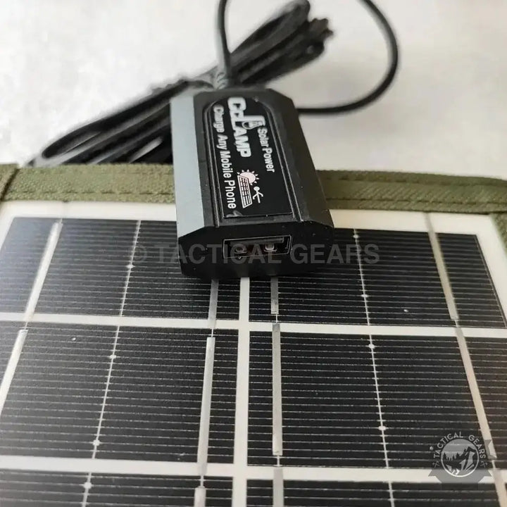 Portable Solar Charger CL-670 with solar panels and USB charging module for outdoor use